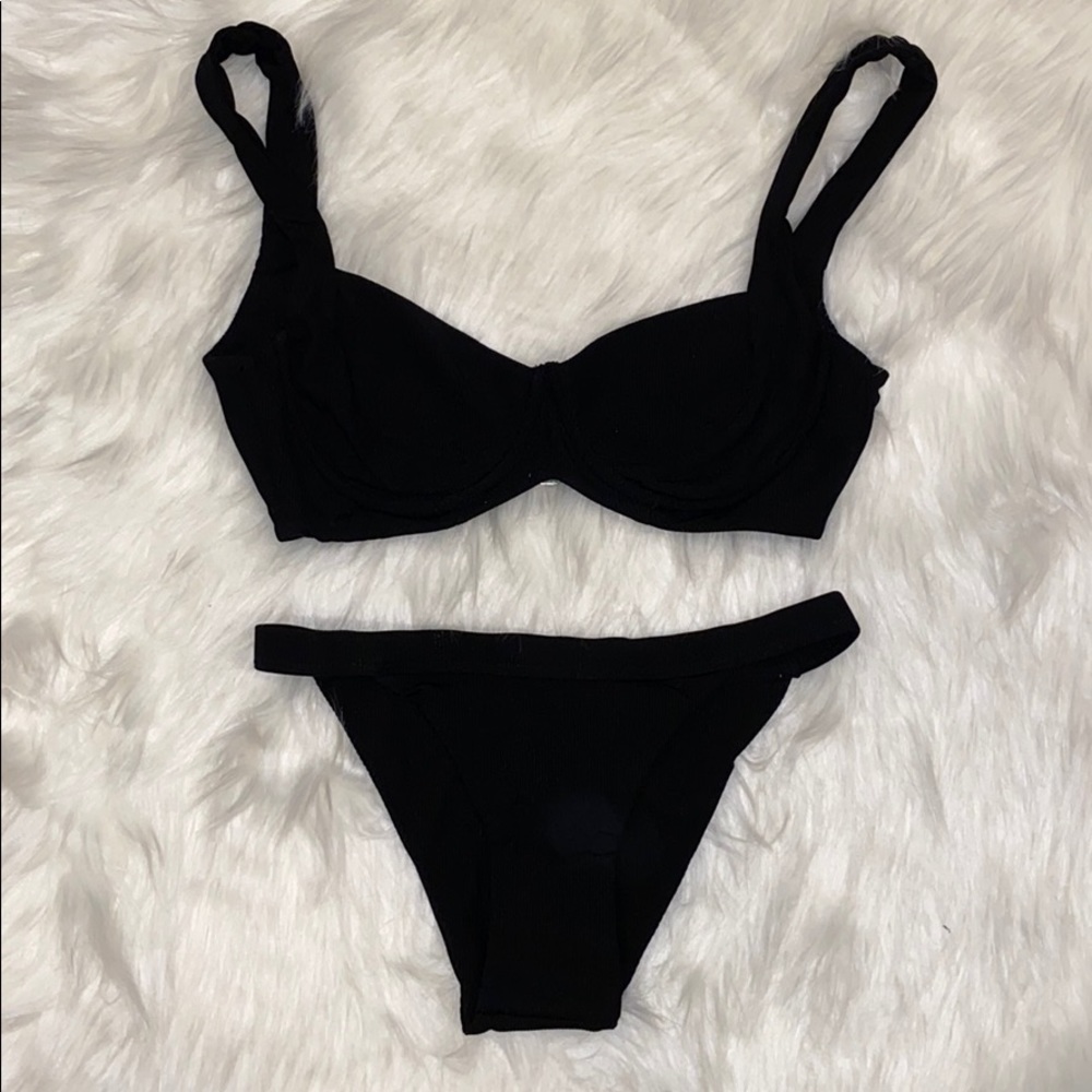 Black underwire bikini